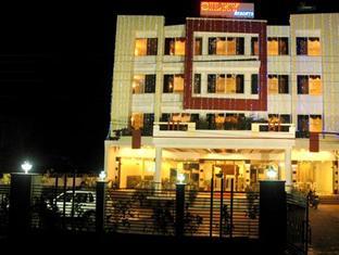 Silky Resorts Zirakpur Exterior photo