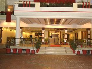 Silky Resorts Zirakpur Exterior photo