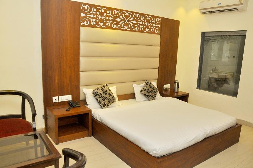 Silky Resorts Zirakpur Exterior photo