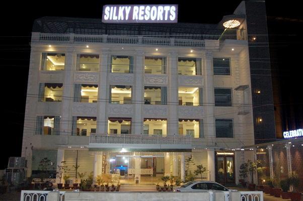 Silky Resorts Zirakpur Exterior photo